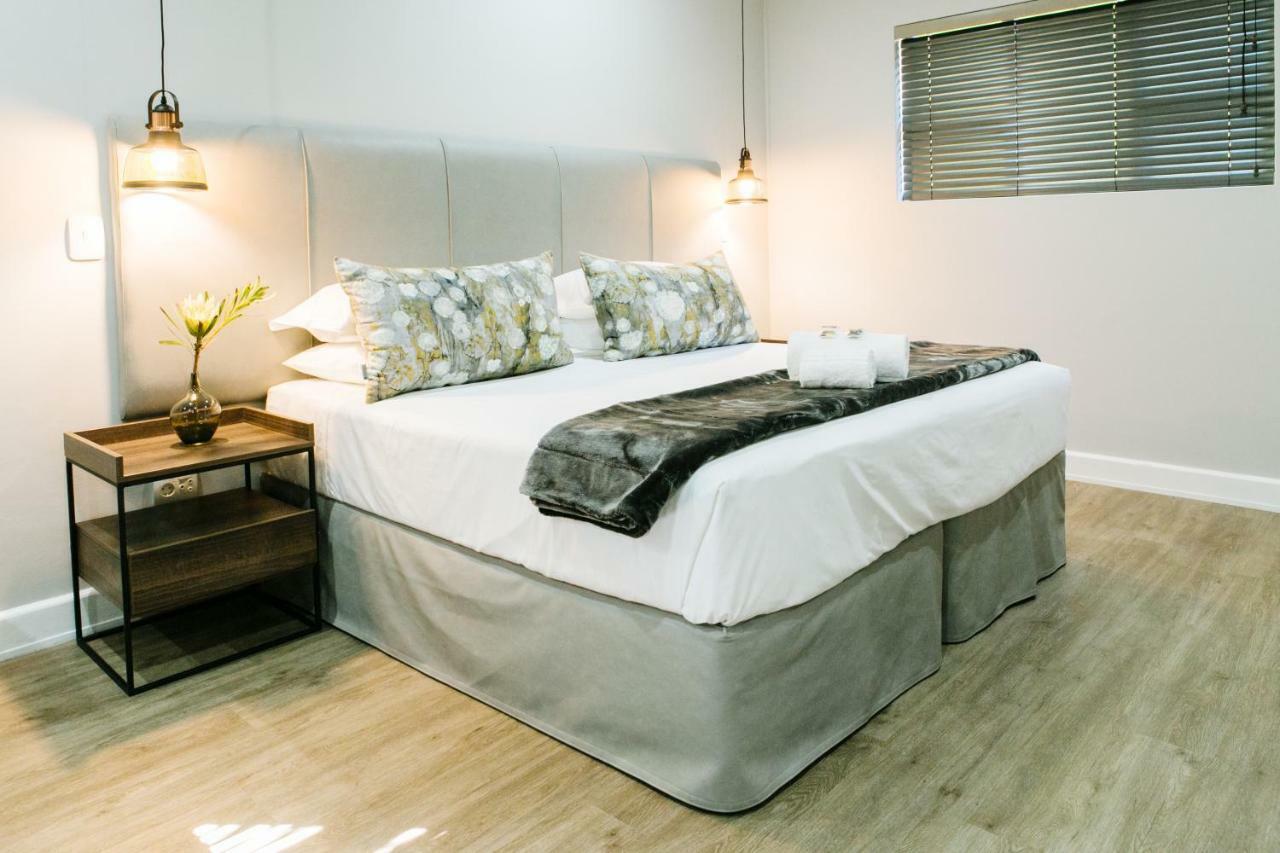 30 On Whites Guesthouse Bloemfontein Exterior foto